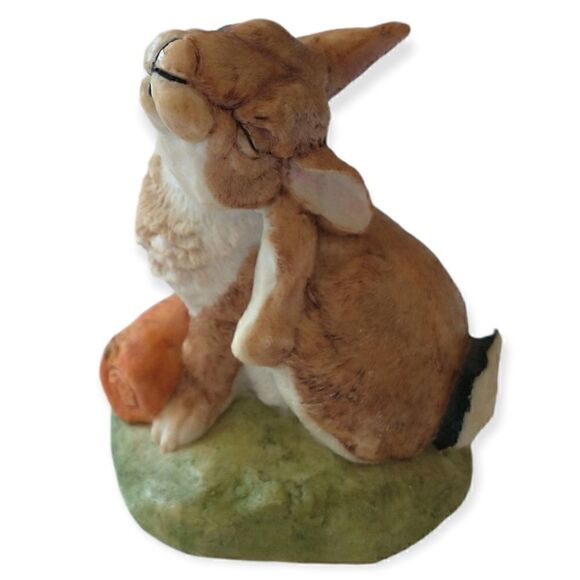 Bunny Rabbit Figure VCH England Vintage Scratching Ear Handpainted Resin Carrot. - Picture 9 of 16